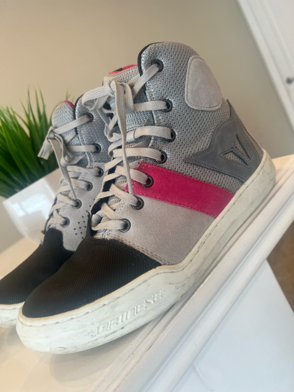 Women’s High-Top Athletic Sneakers in Gray and Pink - Stylish Support